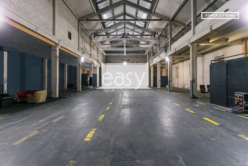 Where to find an industrial location in Paris, France, including all available options and details